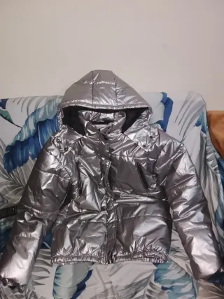 Cazadora plateada capucha chica Talla S