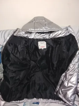 Cazadora plateada capucha chica Talla S