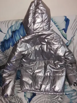 Cazadora plateada capucha chica Talla S