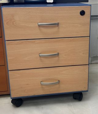 Mueble de oficina con 3 cajones