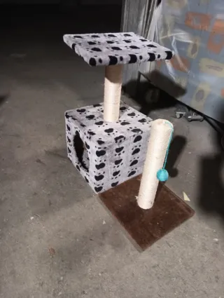 TRIS GATTO:2 Tiragraffi, 1 Sacco.