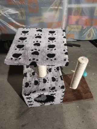 TRIS GATTO:2 Tiragraffi, 1 Sacco.