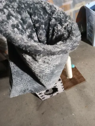 TRIS GATTO:2 Tiragraffi, 1 Sacco.