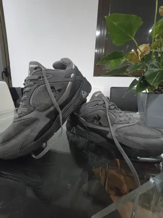 Zapatillas Le Coq Sportif grises y negras