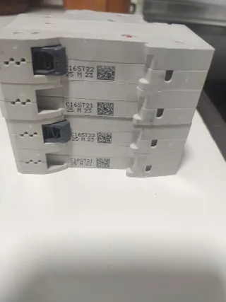 Disyuntores. Siemens. (2-unid) 5SL6216-7 MCB C16