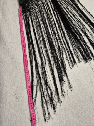 Mantón negro con flecos