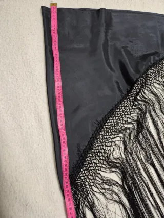 Mantón negro con flecos