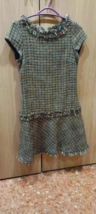 Vestido tweed con flecos