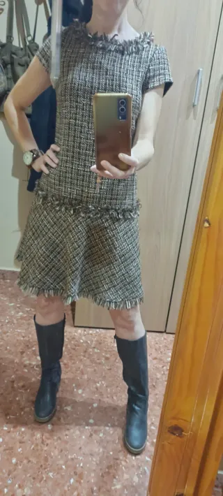 Vestido tweed con flecos