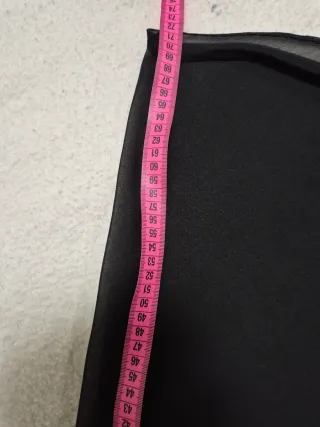 Pico negro con flecos y abalorios