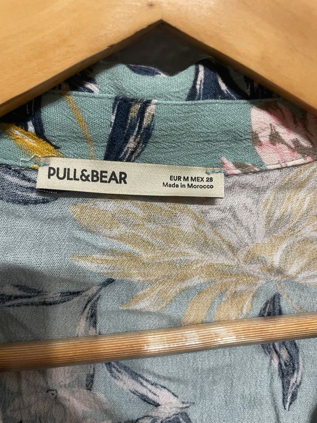 Blusa corta Pull&Bear flores verde