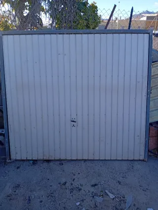 Puerta de garaje metálica