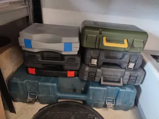 Cajas de herramientas vacías