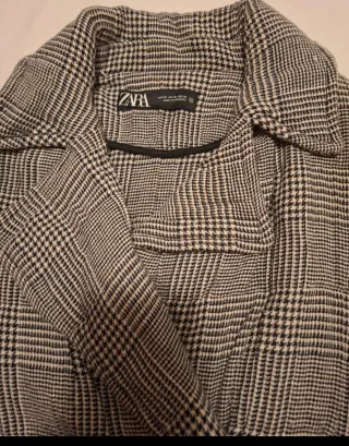 Chaquetón Zara cuadros gris y negro
