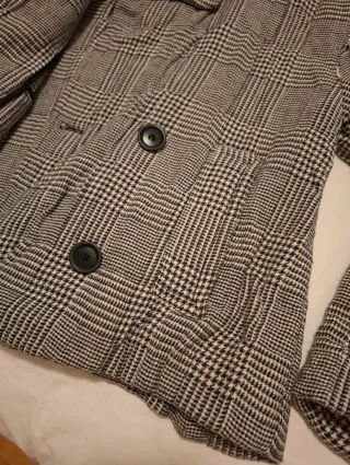 Chaquetón Zara cuadros gris y negro