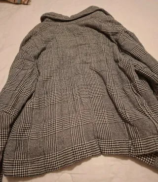 Chaquetón Zara cuadros gris y negro
