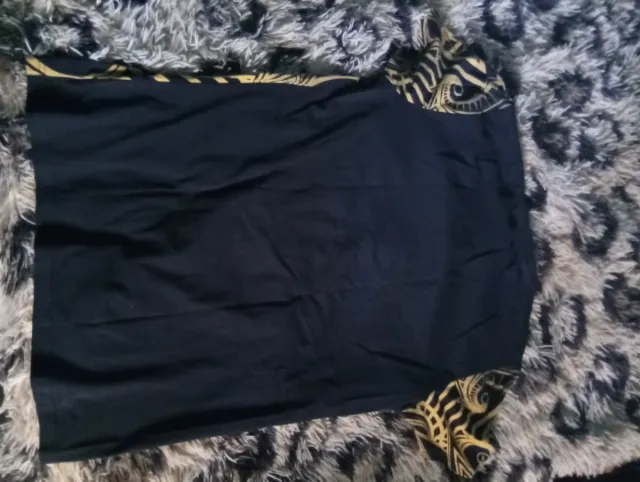 Camiseta Veintiuno Negra y Dorada