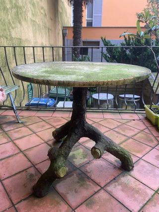 Tavolo da esterno in cemento effetto legno