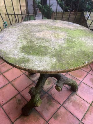 Tavolo da esterno in cemento effetto legno