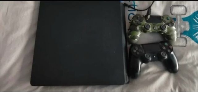 PS4 (PlayStation 4) con 2 mandos