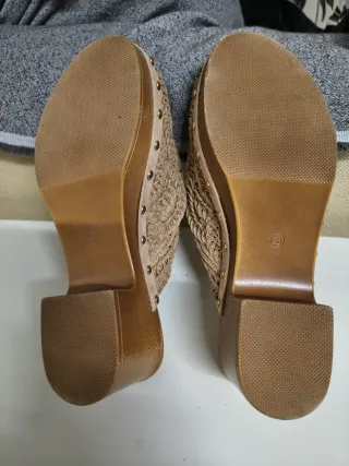 Zuecos marca CORINA & BUONAROTTI