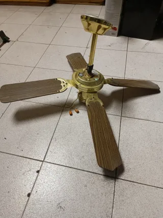 Ventilador de techo antiguo dorado