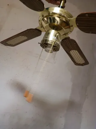 Ventilador de techo antiguo dorado