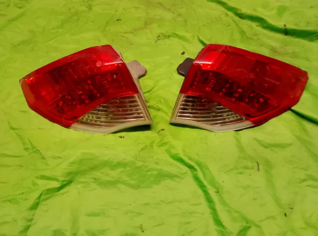 2 Pilotos Traseros Laguna 3