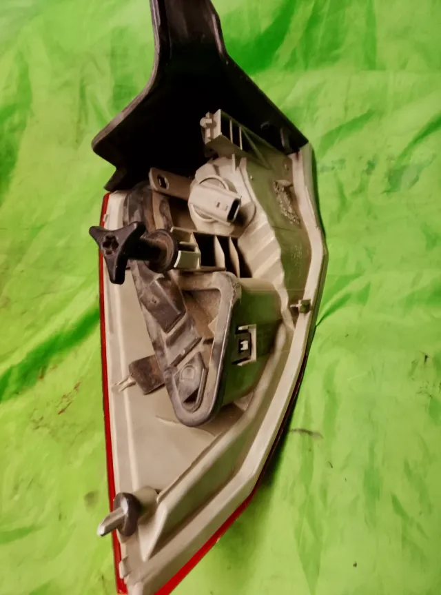 2 Pilotos Traseros Laguna 3