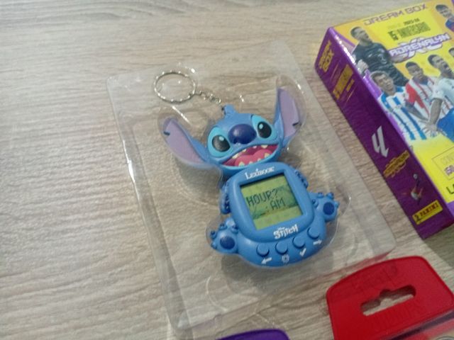 Lote di carte Pokémon e altri oggetti da collezione