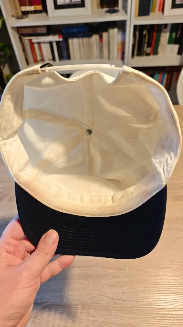 Gorra Vans Blanca y Azul Marino