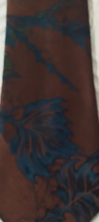 Corbata marrón diseño hojas azules