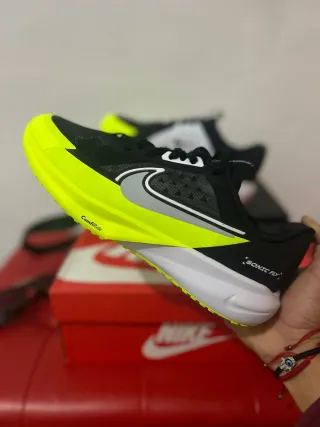 Zapatillas Nike Sonic Fly Negras y Amarillas