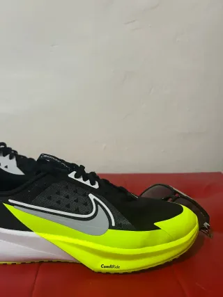 Zapatillas Nike Sonic Fly Negras y Amarillas