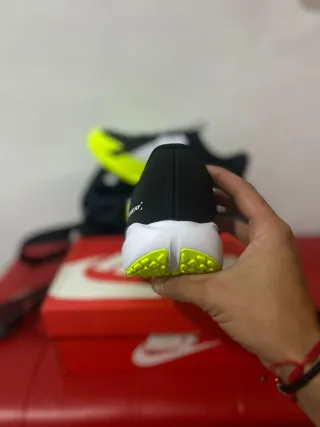 Zapatillas Nike Sonic Fly Negras y Amarillas