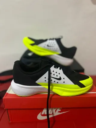 Zapatillas Nike Sonic Fly Negras y Amarillas