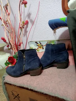 Botines de piel azul