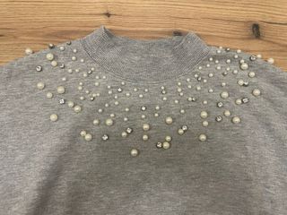 Jersey gris con perlas