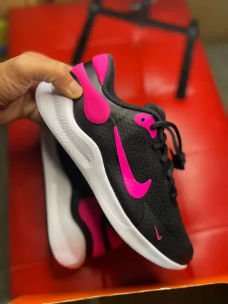 Zapatillas Nike Revolution 7 Negro/Rosa