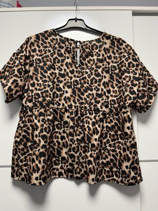 Blusa animal print beige y marrón