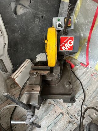 Tronzadora MG250 trifásica con taladrina