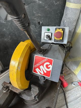 Tronzadora MG250 trifásica con taladrina