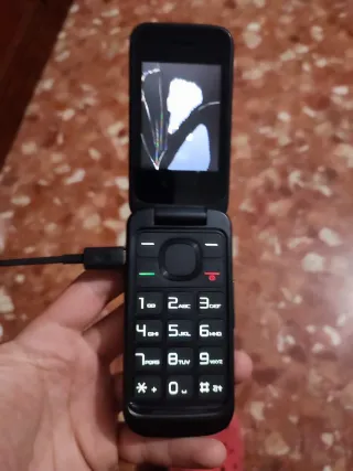 Alcatel cellulare con schermo rotto