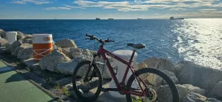 Bicicleta de montaña roja