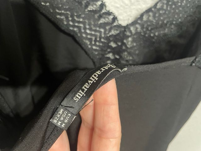 Body negro con encaje