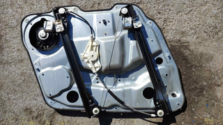 ELEVALUNAS DELANTERO DERECHO MERCEDES-BENZ CLASE