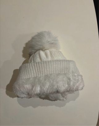 Gorro de invierno blanco con pompón