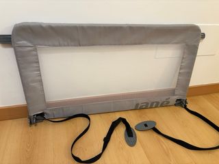 Barrera de Cama Jane Gris. En perfecto estado