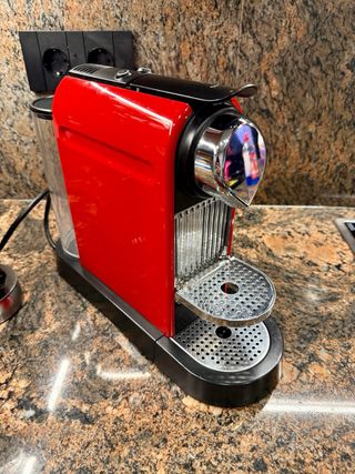 Cafetera Nespresso Cityz roja