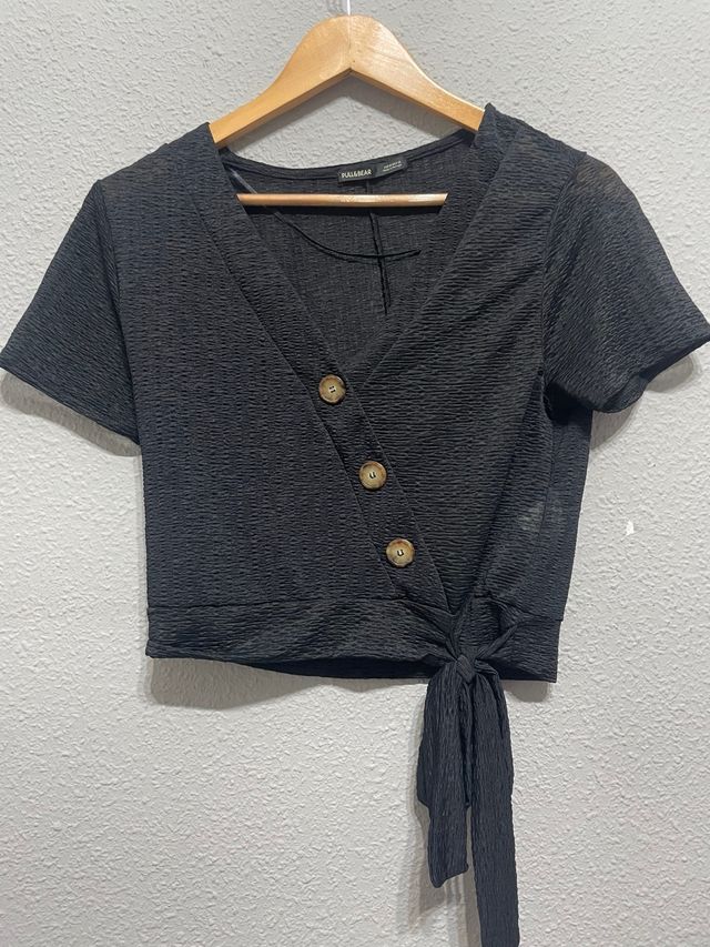 Blusa corta negra Pull&Bear